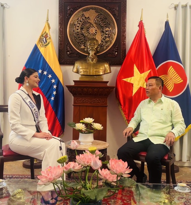 Hai hoa hậu của Venezuela tới thăm Đại sứ quán Việt Nam- Ảnh 2. Hai hoa hậu của Venezuela tới thăm Đại sứ quán Việt Nam- Ảnh 2.