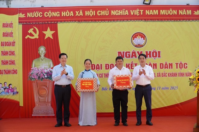 Ph&oacute; thủ tướng Mai Văn Ch&iacute;nh dự Ng&agrave;y hội Đại đo&agrave;n kết to&agrave;n d&acirc;n tộc Kh&aacute;nh H&ograve;a - Ảnh 2.