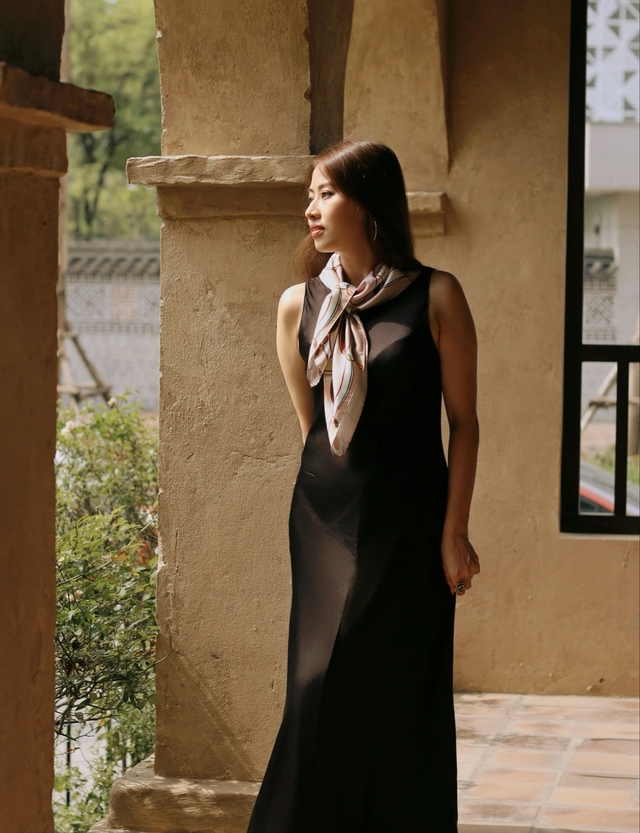 Làm chủ phong cách cổ điển với phụ kiện và khăn- Ảnh 7.