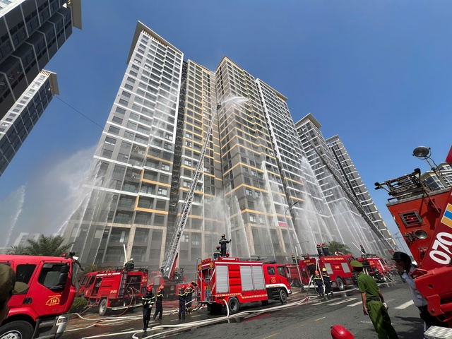 Công an TP.HCM tổ chức diễn tập cháy nổ quy mô lớn nhất năm - Ảnh 2.