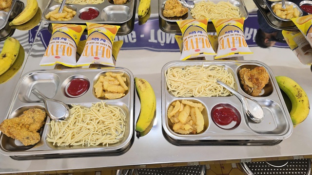 Gần 1.000 học sinh Trường Tiểu học Trưng Vương Đà Lạt trải nghiệm bữa ăn bán trú - Ảnh 6.