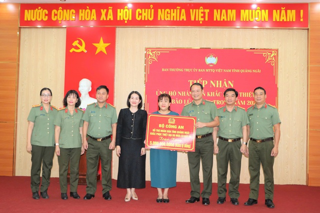 Bộ Công an hỗ trợ Quảng Ngãi 5 tỉ đồng khắc phục hậu quả bão số 13- Ảnh 1. Bộ Công an hỗ trợ Quảng Ngãi 5 tỉ đồng khắc phục hậu quả bão số 13- Ảnh 1.