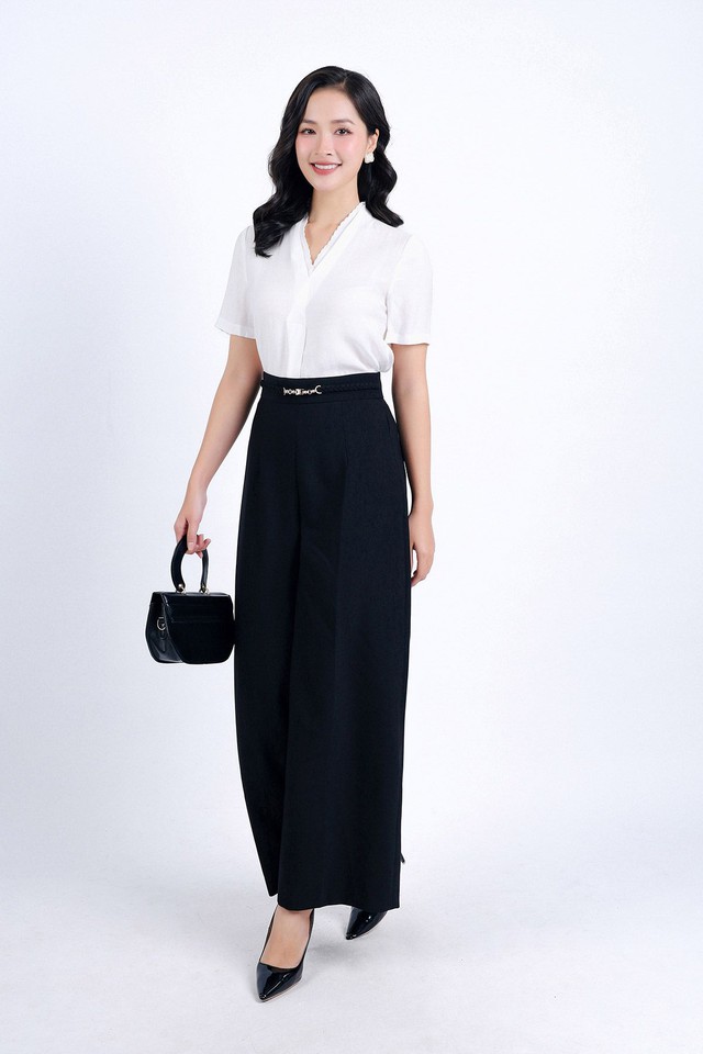 Trang phục cổ chữ V "cân" trọn mọi phong cách từ công sở đến dạo phố Trang phục cổ chữ V ‘cân’ trọn mọi phong cách từ công sở đến dạo phố- Ảnh 6.