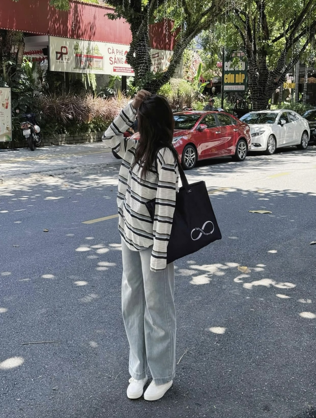 Tạo phong cách không đụng hàng với giày sneaker trắng- Ảnh 2.