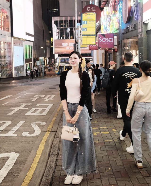 Tạo phong cách không đụng hàng với giày sneaker trắng- Ảnh 3.