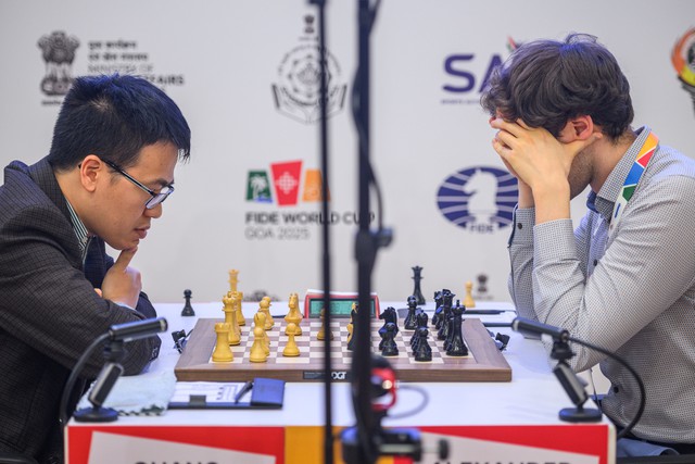 Lê Quang Liêm thoát hiểm ngoạn mục ở World Cup cờ vua- Ảnh 1. Lê Quang Liêm thoát hiểm ngoạn mục ở World Cup cờ vua- Ảnh 1.