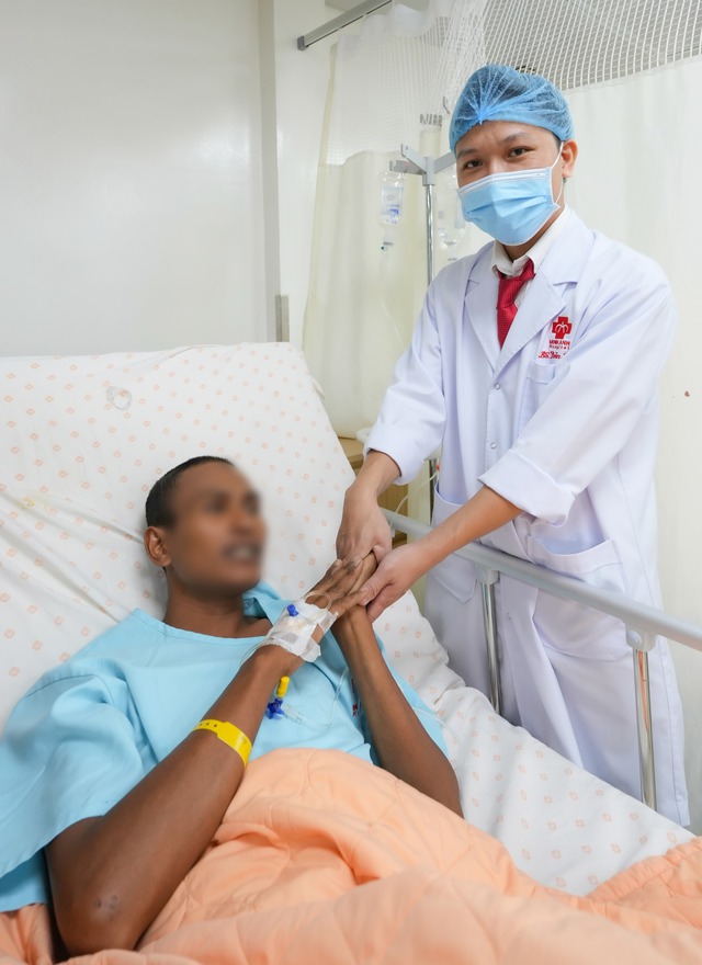 Cứu thành công bệnh nhân người Campuchia xuất huyết não vì bệnh Moyamoya hiếm gặp- Ảnh 2. Cứu thành công bệnh nhân người Campuchia xuất huyết não vì bệnh Moyamoya hiếm gặp- Ảnh 2.