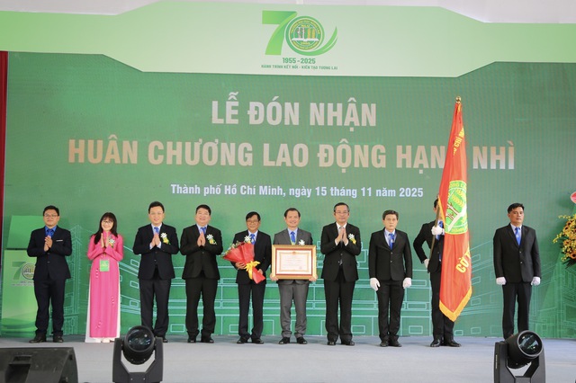 Trường ĐH Nông lâm TP.HCM nhận Huân chương Lao động hạng Nhì - Ảnh 1.