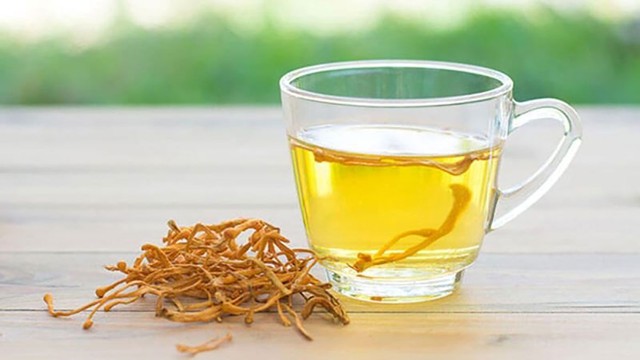 Kh&aacute;m ph&aacute; 7 c&ocirc;ng dụng nước đ&ocirc;ng tr&ugrave;ng hạ thảo gi&uacute;p hội U30 duy tr&igrave; tuổi trẻ - Ảnh 1.