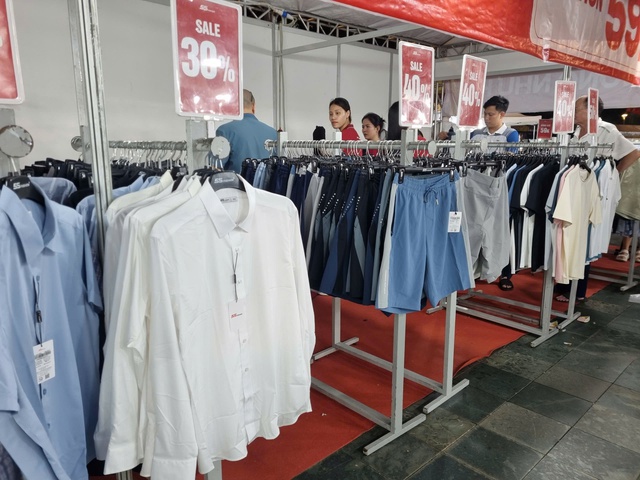 Cục Thuế nói về nâng ngưỡng doanh thu miễn thuế với hộ kinh doanh - Ảnh 2.