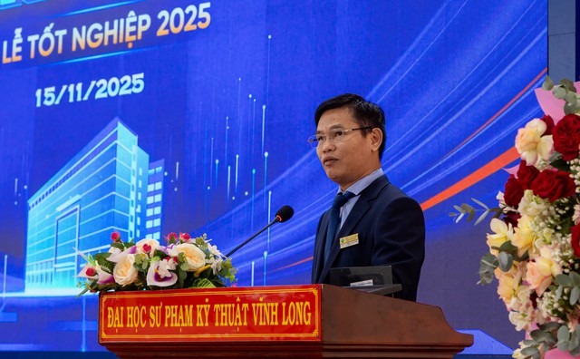 Trao bằng tốt nghiệp và kết nối việc làm cho 1.140 tân kỹ sư, thạc sĩ- Ảnh 1. Trao bằng tốt nghiệp và kết nối việc làm cho 1.140 tân kỹ sư, thạc sĩ- Ảnh 1.