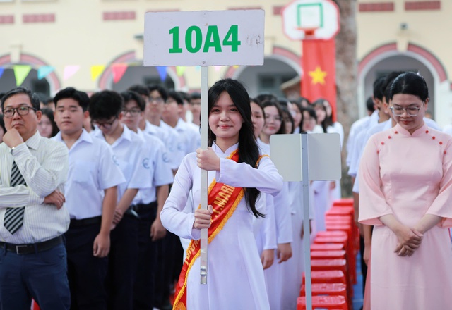 Hệ số lương đặc thù của nhà giáo là gì, vì sao đang gây tranh luận? - Ảnh 1.