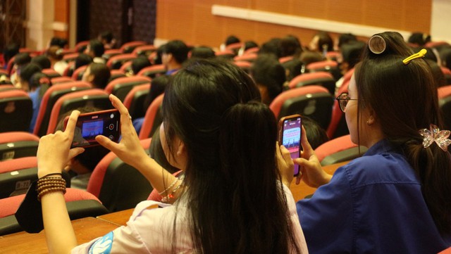 Sinh vi&ecirc;n học ng&agrave;nh t&acirc;m l&yacute; cũng bị bắt c&oacute;c online - Ảnh 1.