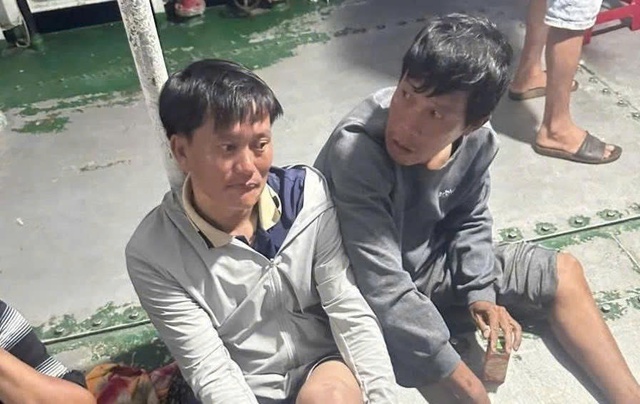 Chủ tịch nước tặng Huân chương dũng cảm cho hai ngư dân Lý Sơn cứu người trong bão- Ảnh 3. Chủ tịch nước tặng Huân chương dũng cảm cho hai ngư dân Lý Sơn cứu người trong bão- Ảnh 3.