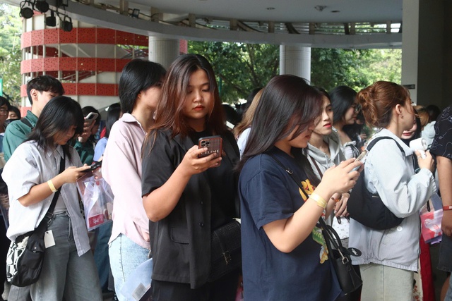 Han Sara dành 8 năm để chứng minh là ca sĩ Việt  - Ảnh 1.