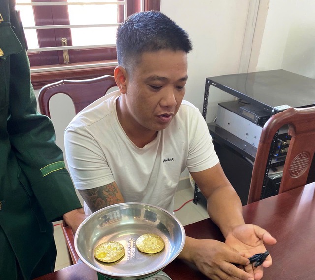 Đà Nẵng: Bắt nghi phạm vận chuyển vàng từ Lào về Việt Nam khi qua cửa khẩu - Ảnh 2. Đà Nẵng: Bắt nghi phạm vận chuyển vàng từ Lào về Việt Nam khi qua cửa khẩu - Ảnh 2.