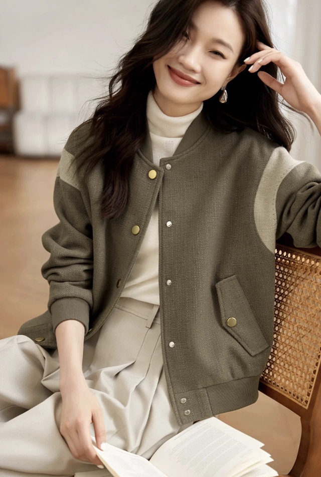 Áo khoác bóng chày 'bật' cá tính, gợi về tuổi trẻ thanh xuân- Ảnh 1. Áo khoác bóng chày 'bật' cá tính, gợi về tuổi trẻ thanh xuân- Ảnh 1.