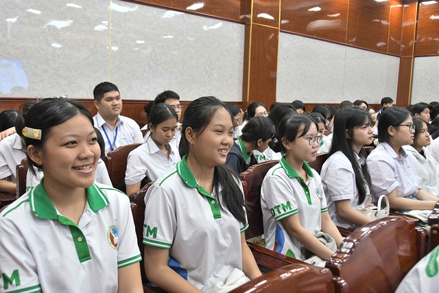 B&ugrave;ng nổ nhu cầu đất hiếm: Sinh vi&ecirc;n những nh&oacute;m ng&agrave;nh n&agrave;o c&oacute; thể tham gia? - Ảnh 2.