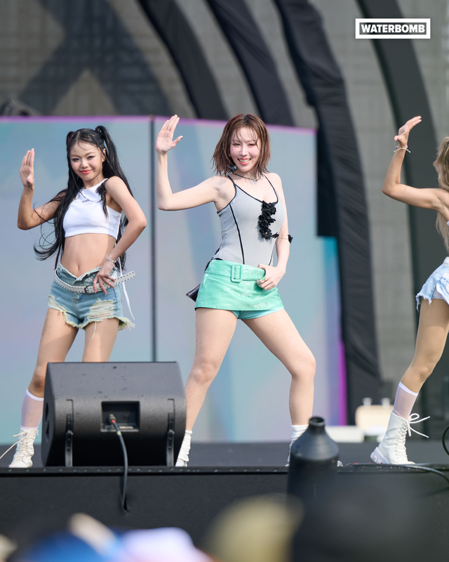 Bi Rain khoe body chuẩn trong lễ hội nhạc nước Waterbomb 2025- Ảnh 3. Bi Rain khoe body chuẩn trong lễ hội nhạc nước Waterbomb 2025- Ảnh 3.