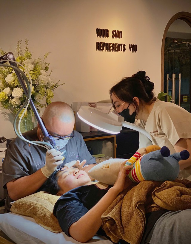 Ph&ograve;ng kh&aacute;m da liễu Dĩ An: Nơi chuy&ecirc;n m&ocirc;n gặp c&ocirc;ng nghệ chăm da hiện đại - Ảnh 2.