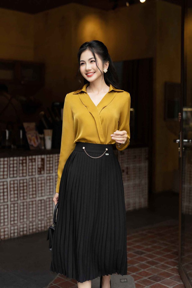 Rạng ngời khí chất với chân váy xếp ly- Ảnh 2. Rạng ngời khí chất với chân váy xếp ly- Ảnh 2.