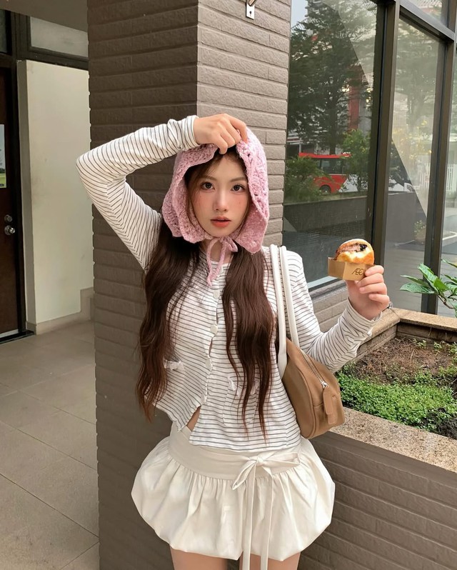 Từ cổ điển đến hiện đại, váy bí khiến giới trẻ mê mẩn- Ảnh 2. Từ cổ điển đến hiện đại, váy bí khiến giới trẻ mê mẩn- Ảnh 2.