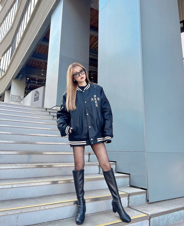 Áo khoác bóng chày 'bật' cá tính, gợi về tuổi trẻ thanh xuân- Ảnh 3. Áo khoác bóng chày 'bật' cá tính, gợi về tuổi trẻ thanh xuân- Ảnh 3.