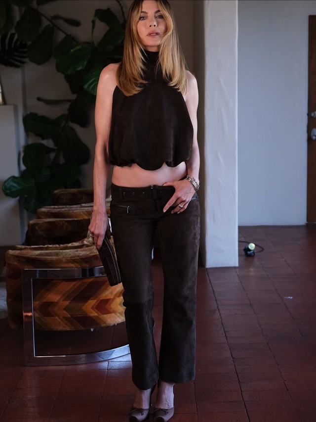 Quần da lộn diện đi làm đi chơi đều đẹp- Ảnh 3. Quần da lộn diện đi làm đi chơi đều đẹp- Ảnh 3.