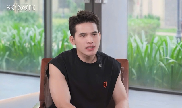 B&ugrave;i C&ocirc;ng Nam bối rối khi bị Quốc Thi&ecirc;n khui loạt 'b&iacute; mật'  - Ảnh 1.