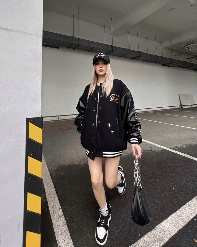 Áo khoác bóng chày 'bật' cá tính, gợi về tuổi trẻ thanh xuân- Ảnh 4. Áo khoác bóng chày 'bật' cá tính, gợi về tuổi trẻ thanh xuân- Ảnh 4.