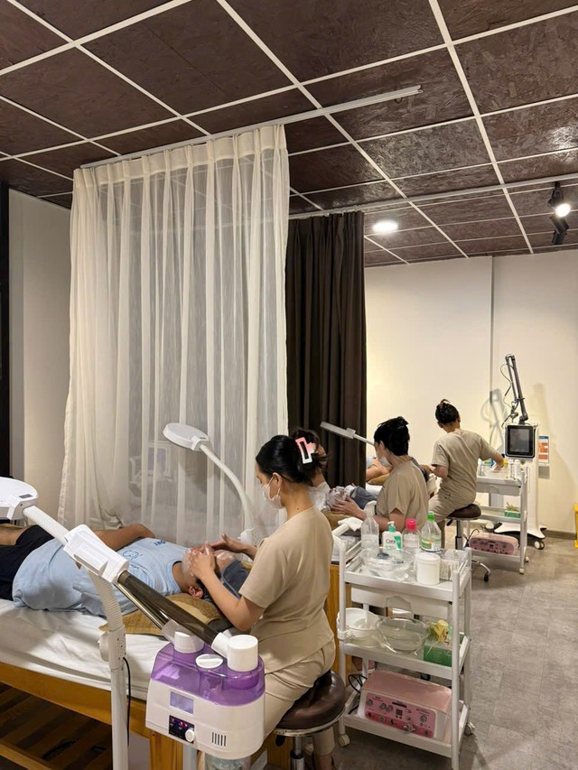 Ph&ograve;ng kh&aacute;m da liễu Dĩ An: Nơi chuy&ecirc;n m&ocirc;n gặp c&ocirc;ng nghệ chăm da hiện đại - Ảnh 4.