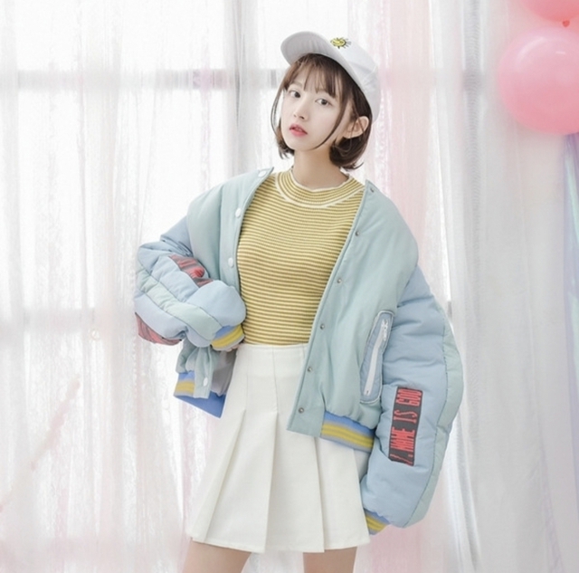 Áo khoác bóng chày 'bật' cá tính, gợi về tuổi trẻ thanh xuân- Ảnh 8. Áo khoác bóng chày 'bật' cá tính, gợi về tuổi trẻ thanh xuân- Ảnh 8.