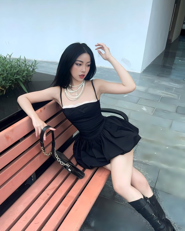 Từ cổ điển đến hiện đại, váy bí khiến giới trẻ mê mẩn- Ảnh 7. Từ cổ điển đến hiện đại, váy bí khiến giới trẻ mê mẩn- Ảnh 7.