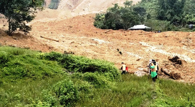 Sạt lở núi ở Đà Nẵng: Tạm dừng tìm kiếm các nạn nhân mất tích - Ảnh 2.
