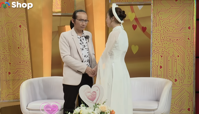 Nhạc sĩ khiếm thị H&agrave; Chương tiết lộ chuyện t&igrave;nh đặc biệt với vợ k&eacute;m 18 tuổi  - Ảnh 4.