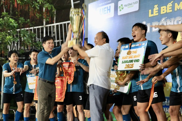 C&ocirc;ng Phượng, Xu&acirc;n Trường v&agrave; Minh Vương lan tỏa cảm x&uacute;c mạnh mẽ ở giải sinh vi&ecirc;n UEH- Ảnh 12.