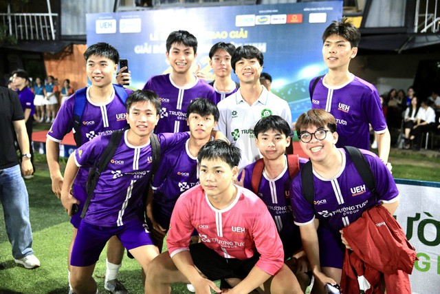 C&ocirc;ng Phượng, Xu&acirc;n Trường v&agrave; Minh Vương lan tỏa cảm x&uacute;c mạnh mẽ ở giải sinh vi&ecirc;n UEH- Ảnh 11.