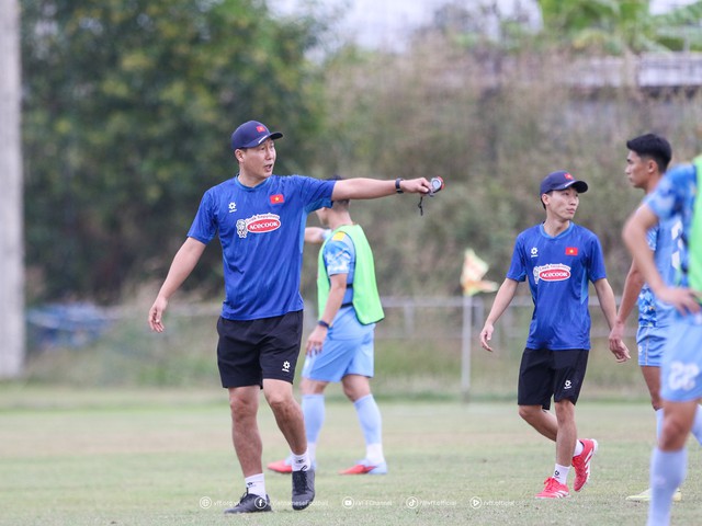 Xu&acirc;n Son r&ecirc; b&oacute;ng, đồng đội trầm trồ ngắm nh&igrave;n: Chắc chắn đ&aacute; trận gặp L&agrave;o- Ảnh 4.