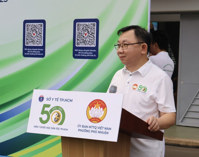 Đồng diễn dưỡng sinh ngàn người ở TP.HCM, có cụ bà 83 tuổi dậy từ 3 giờ- Ảnh 1. Đồng diễn dưỡng sinh ngàn người ở TP.HCM, có cụ bà 83 tuổi dậy từ 3 giờ- Ảnh 1.