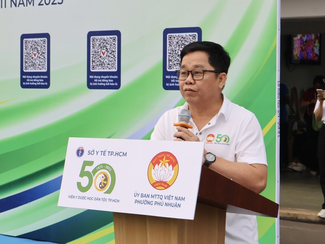 Đồng diễn dưỡng sinh ngàn người ở TP.HCM, có cụ bà 83 tuổi dậy từ 3 giờ- Ảnh 4. Đồng diễn dưỡng sinh ngàn người ở TP.HCM, có cụ bà 83 tuổi dậy từ 3 giờ- Ảnh 4.