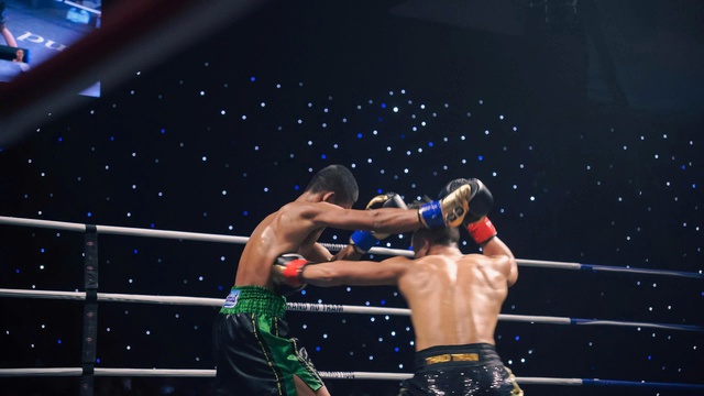 Tung đ&ograve;n chuẩn x&aacute;c, Trần Văn Thảo hạ knock-out v&otilde; sĩ người Th&aacute;i Lan- Ảnh 1.