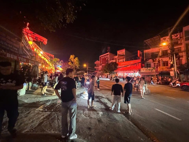 TP.HCM: Ẩu đả lúc ăn nhậu, nhiều người bị thương- Ảnh 1. TP.HCM: Ẩu đả lúc ăn nhậu, nhiều người bị thương- Ảnh 1.