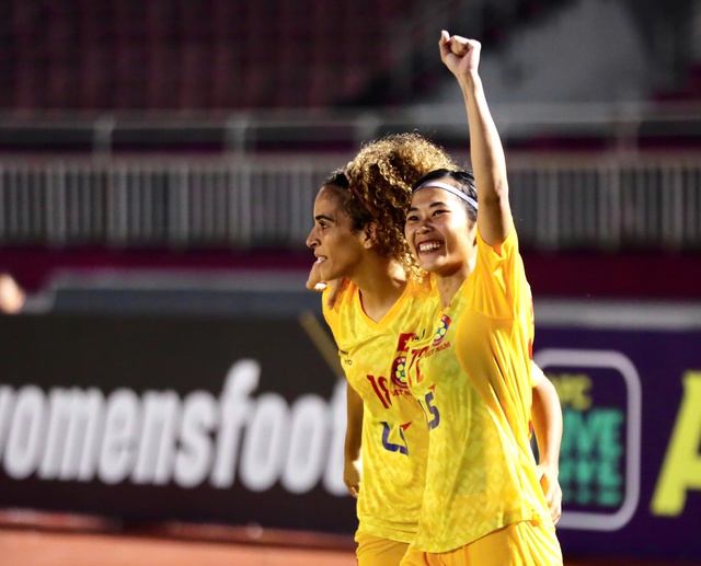 CLB nữ TP.HCM vào tứ kết châu Á, cầu thủ Singapore bất ngờ ngã quỵ phải đi cấp cứu- Ảnh 4. CLB nữ TP.HCM vào tứ kết châu Á, cầu thủ Singapore bất ngờ ngã quỵ phải đi cấp cứu- Ảnh 4.