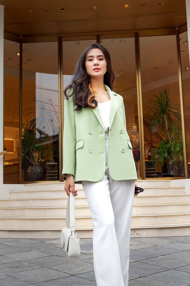 Áo blazer sắc pastel hợp mọi phong cách, từ công sở đến đường phố Áo blazer sắc pastel hợp mọi phong cách, từ công sở đến đường phố - Ảnh 2.