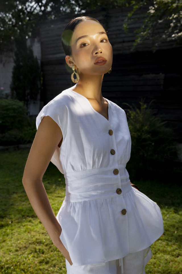 Trang phục chiết eo tôn 'đường cong' mềm mại của phái đẹp Trang phục chiết eo tôn 'đường cong' mềm mại của phái đẹp - Ảnh 2.