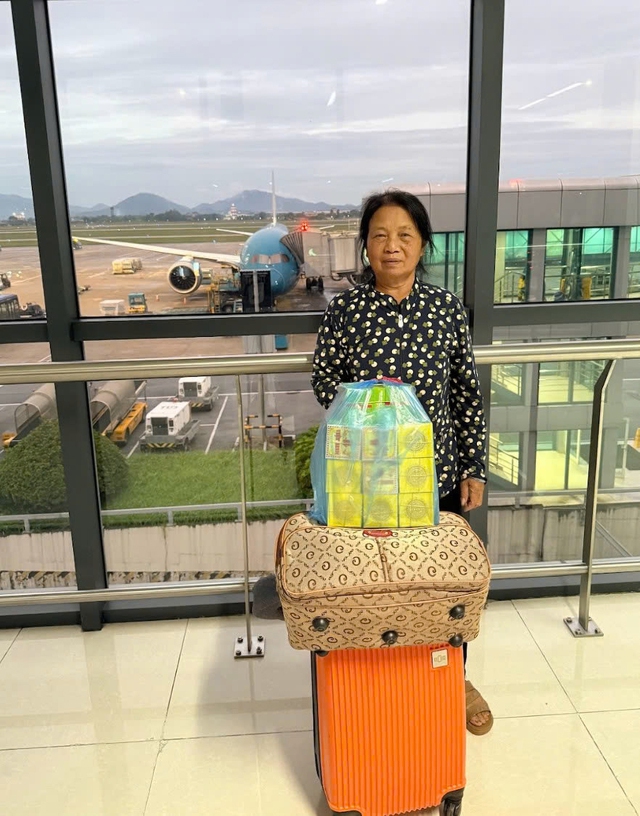 Chuyến bay đầu đời của người mẹ nông dân - Ảnh 2.