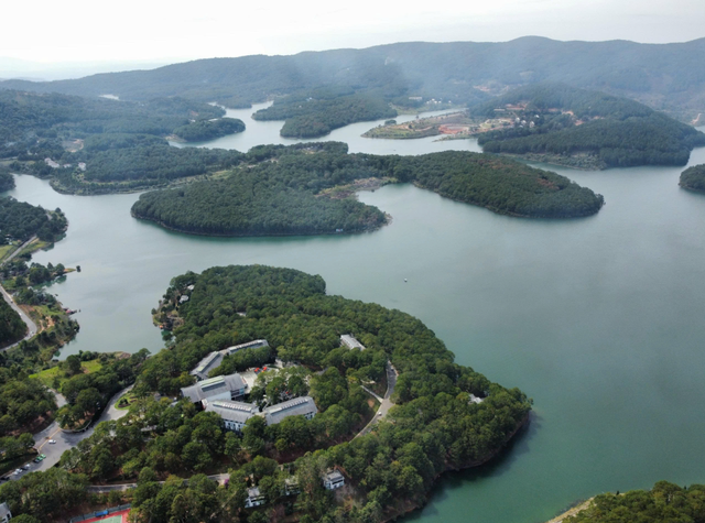 Lâm Đồng sáp nhập các ban quản lý dự án, các trường cao đẳng và trung tâm - Ảnh 3.