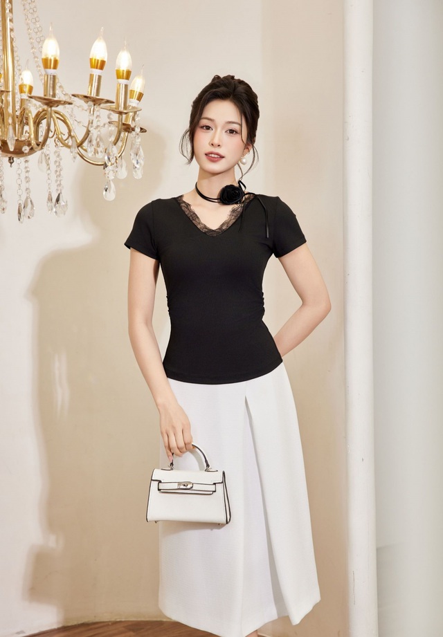 Sự gợi cảm trưởng thành với trang phục ren- Ảnh 3.