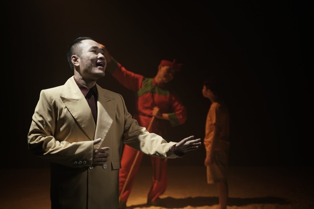 MV vận dụng hề chèo diễn tả nỗi đau mất cha - Ảnh 2.