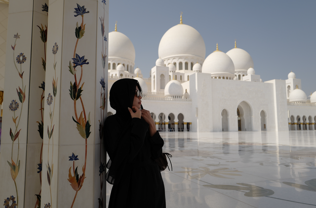 Du khách Việt ngỡ ngàng bước vào 'thế giới siêu thực' ở Abu Dhabi- Ảnh 2.